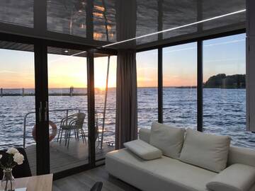 Фото номера Плавучий дом-лодка Morgan Апартаменты Houseboat Porta Mare г. Камень-Поморски 3