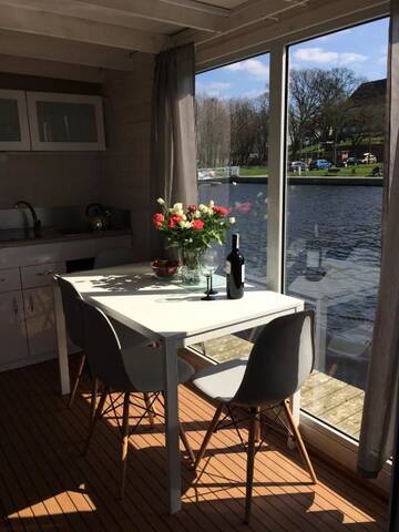 Фото номера Плавучий дом-лодка Kristofer Апартаменты Houseboat Porta Mare г. Камень-Поморски 2