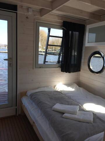 Фото номера Плавучий дом-лодка Kristofer Апартаменты Houseboat Porta Mare г. Камень-Поморски 3